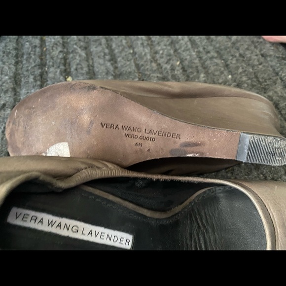 Vera Wang Lavendar Wedge heels - Picture 2 of 3